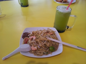 I love noodles! Fried Prawn Mee with sugarcane juice - YUM!
